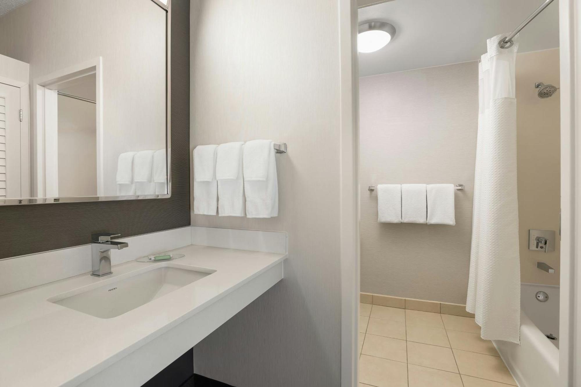 Courtyard By Marriott Minneapolis-St. Paul Airport Mendota Heights Bagian luar foto